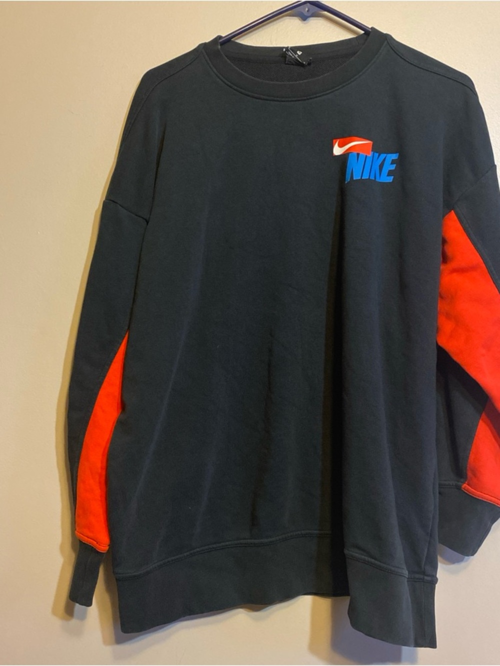 Nike Women’s DRI-FIT Get Fit Crewneck Sweatshirt, Size‎ Medium